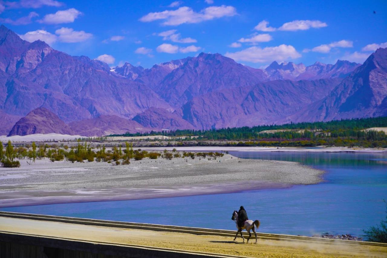 Hotel Mountain Lodge Skardu Ngoại thất bức ảnh