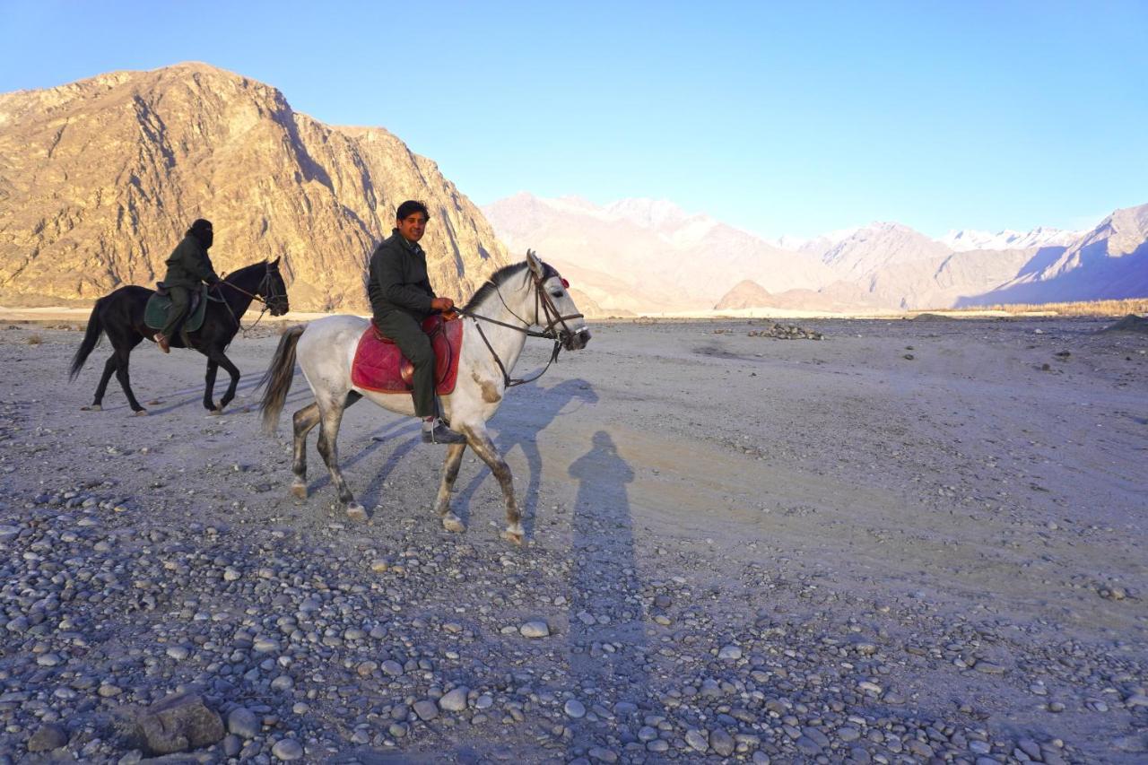 Hotel Mountain Lodge Skardu Ngoại thất bức ảnh