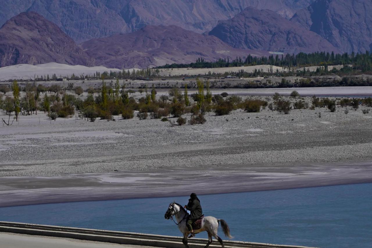 Hotel Mountain Lodge Skardu Ngoại thất bức ảnh