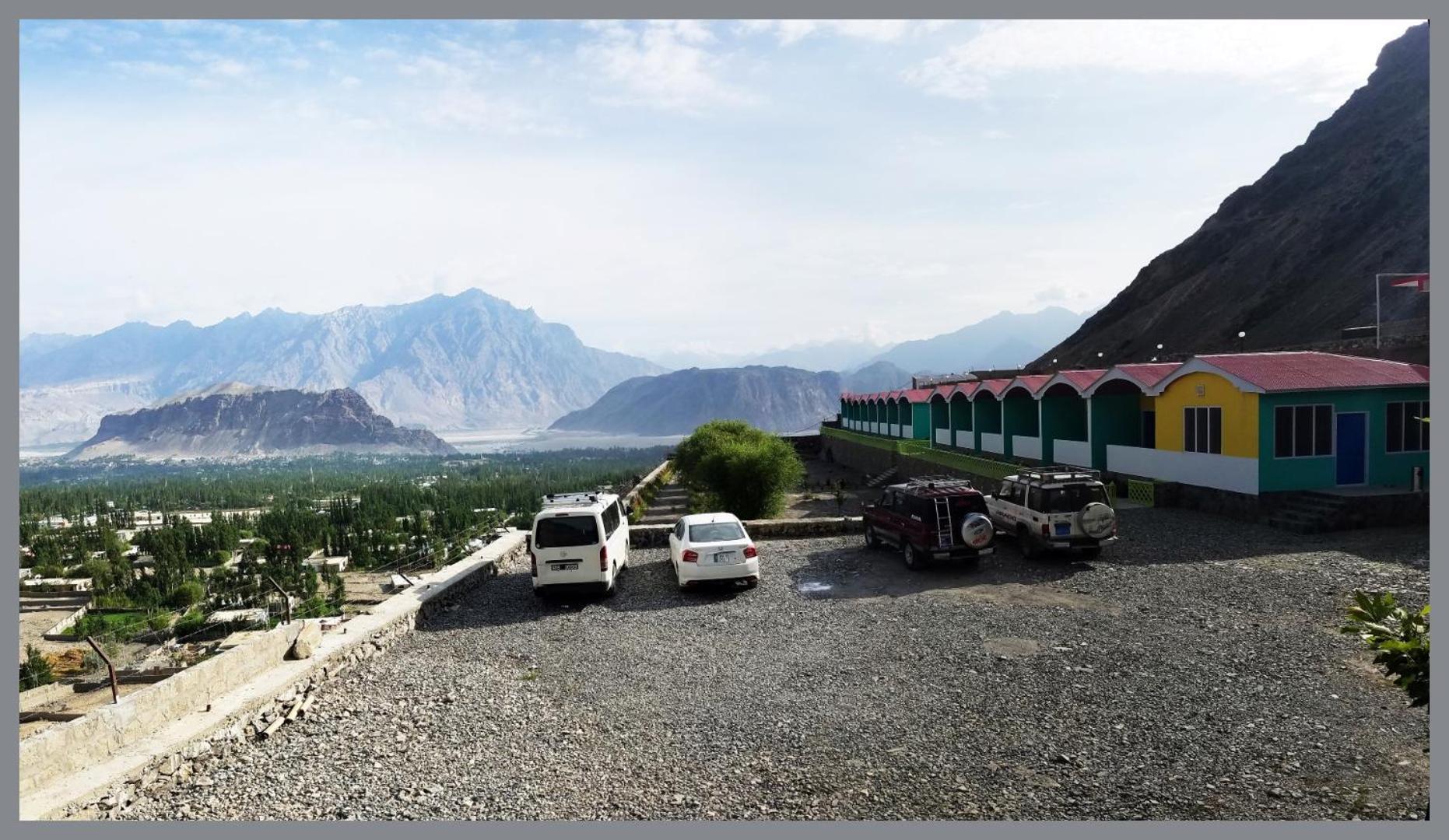 Hotel Mountain Lodge Skardu Ngoại thất bức ảnh
